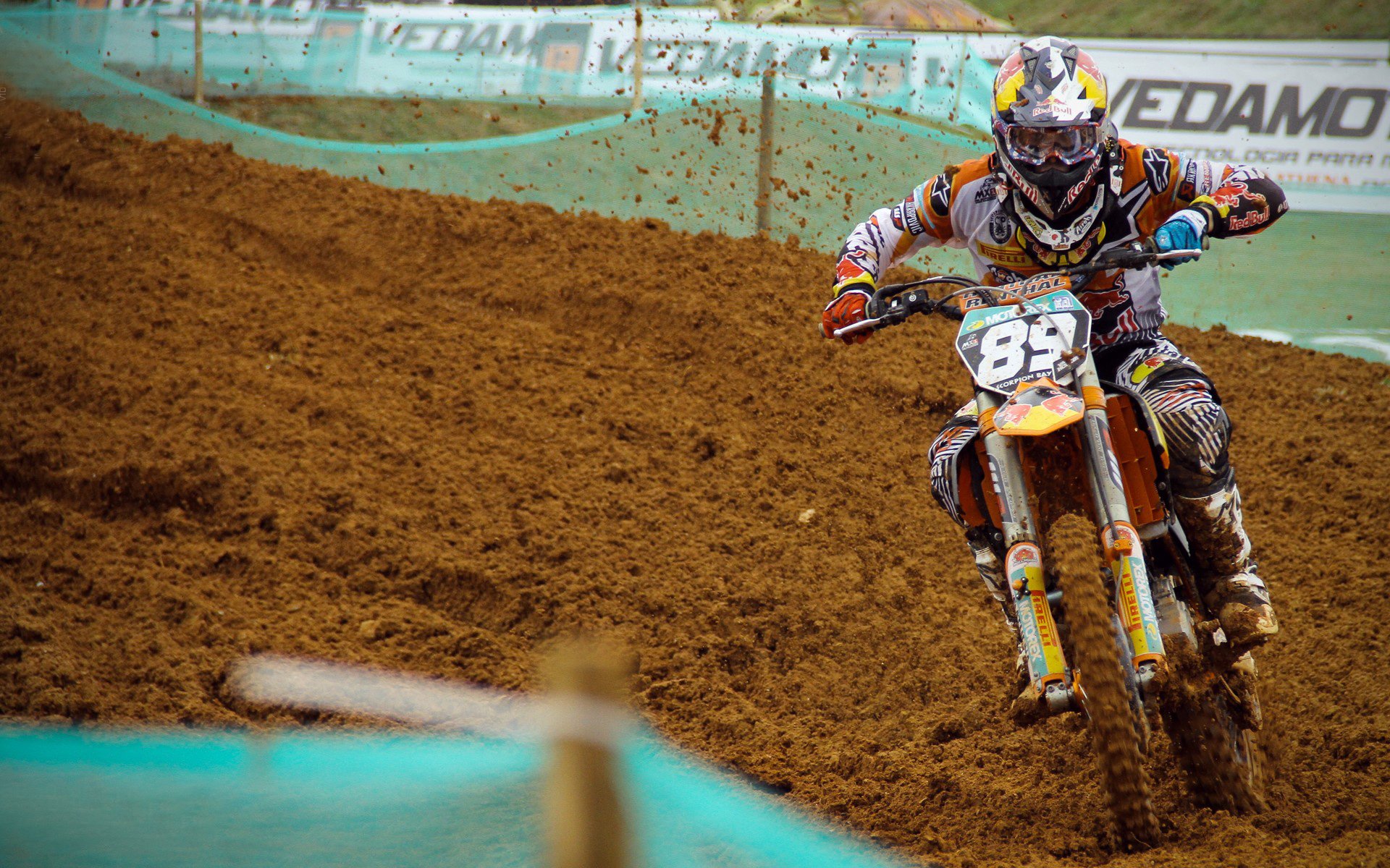 职业联赛主客场制度执行存在漏洞，主客场与赛会制